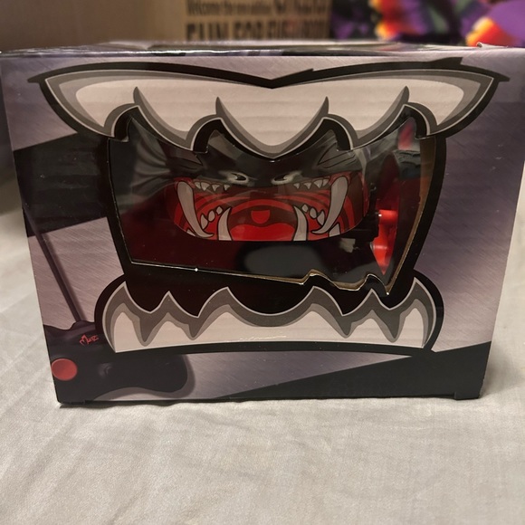 Monzoo rc remote control car 27 mhz AA battery powered - Picture 2 of 6